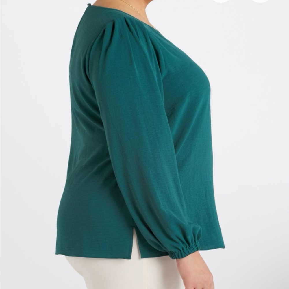 Nine Britton Women’s Green Long Sleeve Blouse - Classic Crewneck - Picture 3 of 9
